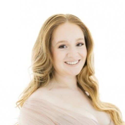 Chloe R