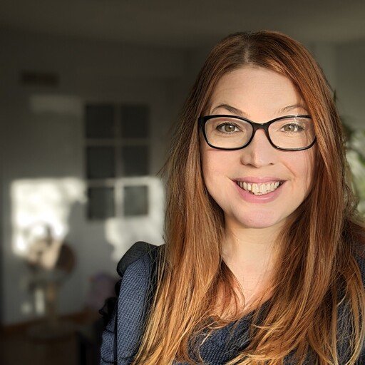 Szilvia Éva Kádár
